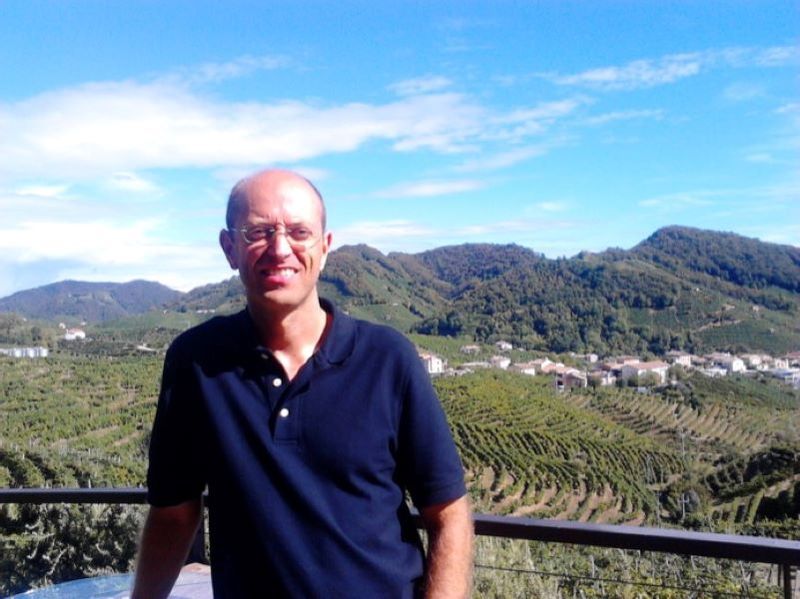 Veneto Private Tour - Ruben in the vineyards