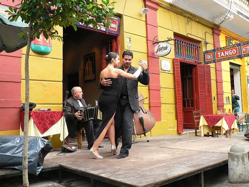 Buenos Aires Private Tour - Tango dancers on Caminito Street 