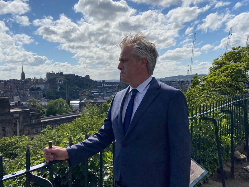 Edinburgh Private Tour - Edinburgh and its castle behind me!