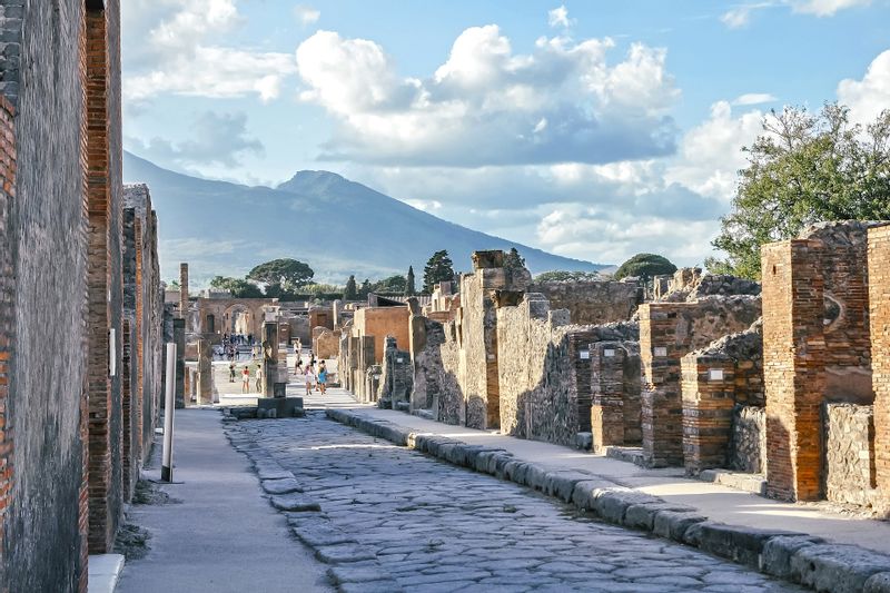 Naples Private Tour - walk around the ancient city 