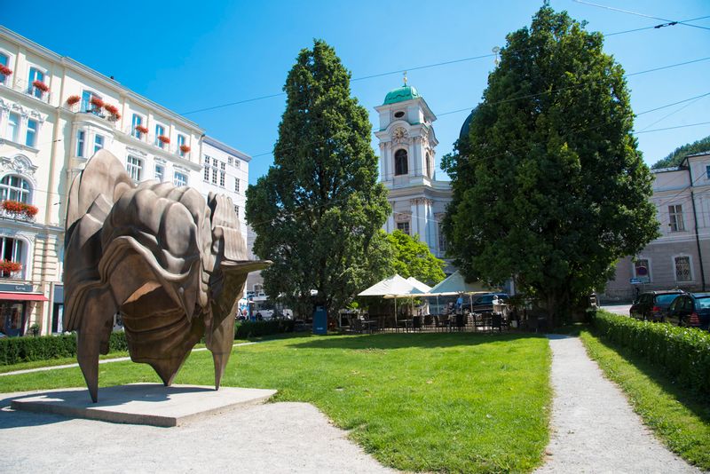 Salzburg Private Tour - Makart square