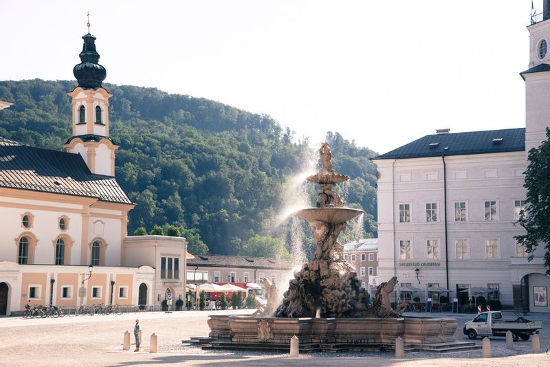 Salzburg Private Tour - Residenz fountain and square