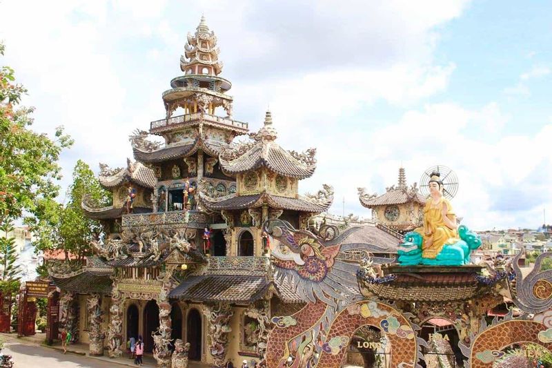 Khanh Hoa Private Tour - Linh Phuoc Pagoda - Da Lat