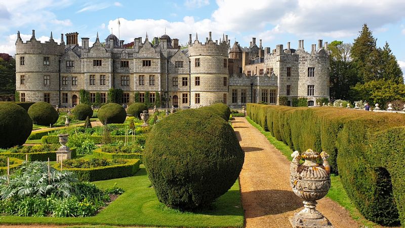 Southampton Private Tour - Longford Castle