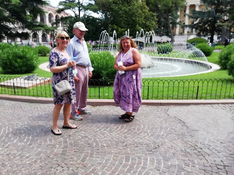 Verona Private Tour - Bra' Square, the Fountain