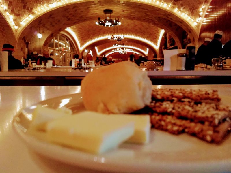 New Jersey Private Tour - Lunch at the historic Oyster Bar in Grand Central