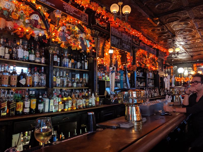 New Jersey Private Tour - Historic Pete's Tavern decorated for Thanksgiving