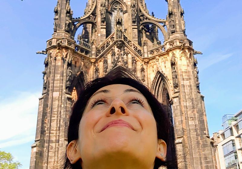 Edinburgh Private Tour - The incredible 200 ft tall (61 m) Scott monument