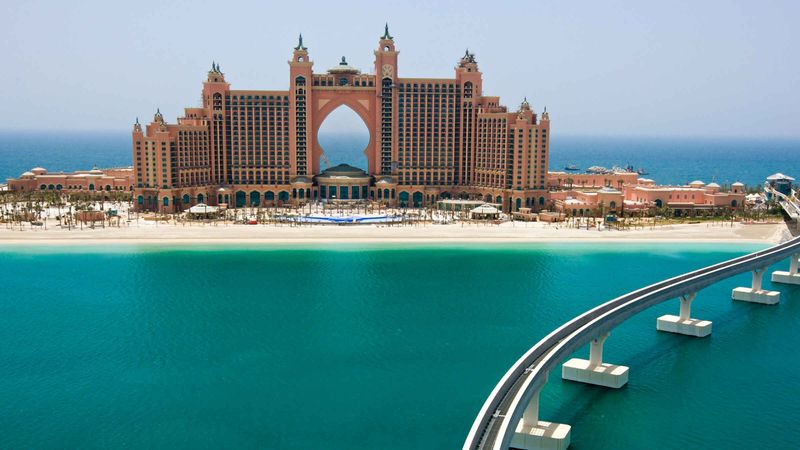 Dubai Private Tour - Palm jumeirah the world biggest men made island and palm athletics hotel