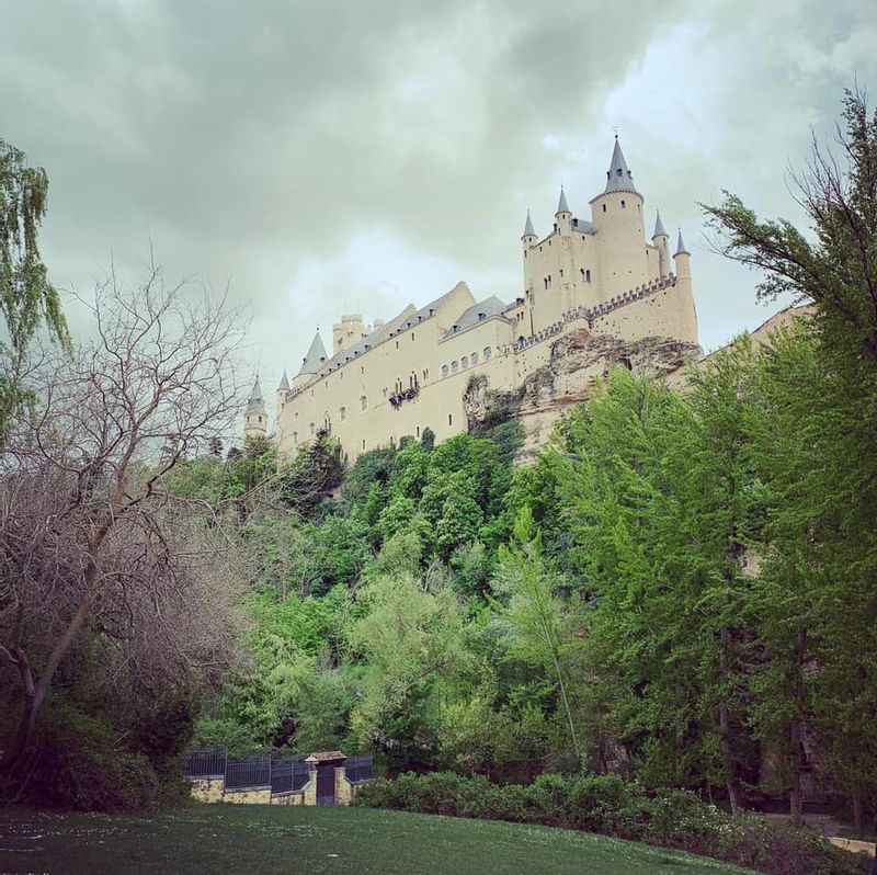 Segovia Private Tour - Alcázar of Segovia, which Walt Disney got for inspiration