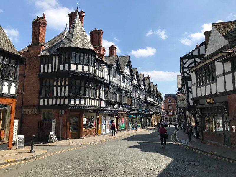 Liverpool Private Tour - Half timbered buildings in the city of Chester 