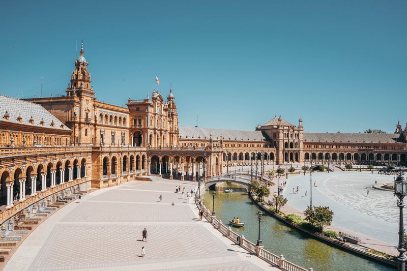 Andalucia Private Tour - Plaza de España. An incredible public square of Sevilla built in 1920s