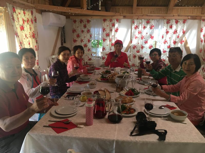 Chisinau Private Tour - Happy customers having lunch at agropension in Orhei Vechi