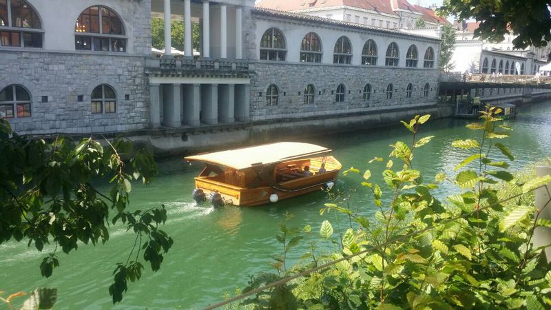 Ljubljana Private Tour - Ljubljanica river with the UNESCO market archades