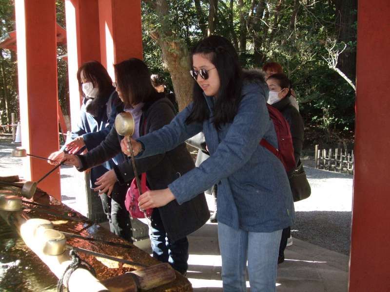 Kanagawa Private Tour - Purification at the hand wasing basin