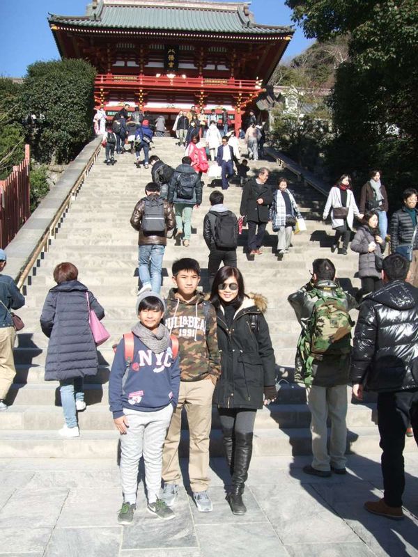 Kanagawa Private Tour - At the foot of the main hall of Tsurugaoka Hchiman Shrine