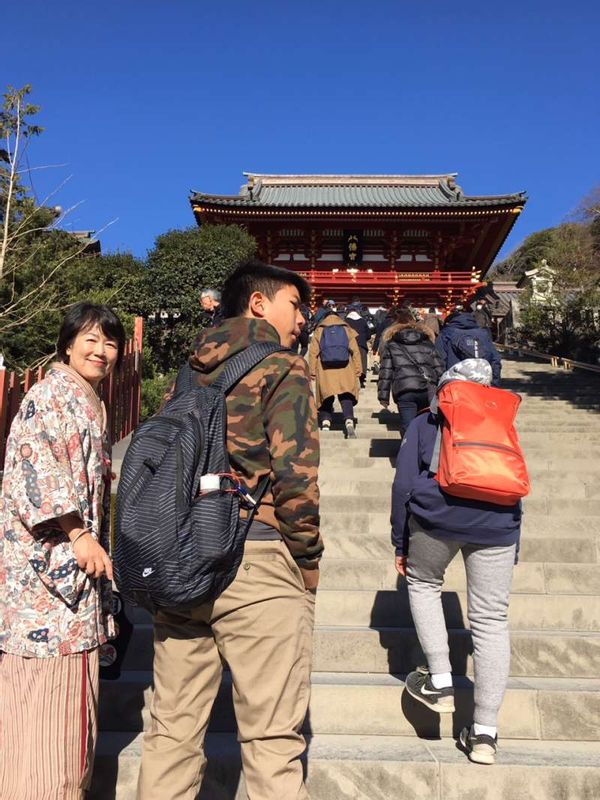 Kanagawa Private Tour - Climbing up the staircase to the main hall