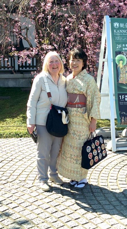 Kanagawa Private Tour - With a weeping cherry in the back at Hase Temple