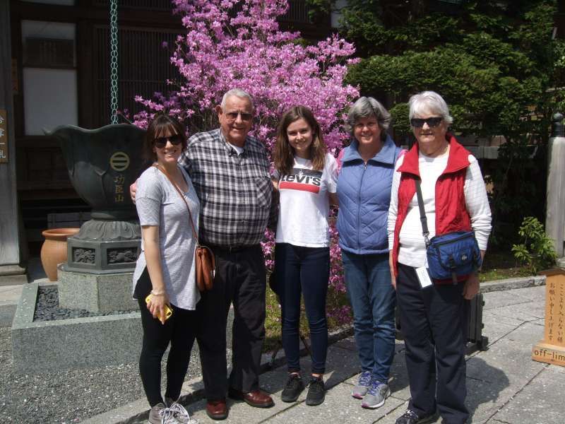 Kanagawa Private Tour - With the beautiful azalea in front of the main hall of the Bamboo Temple