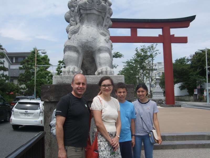 Kanagawa Private Tour - At Nino-torii, the second torii gate, of Tsurugaoka Hachiman Shrine