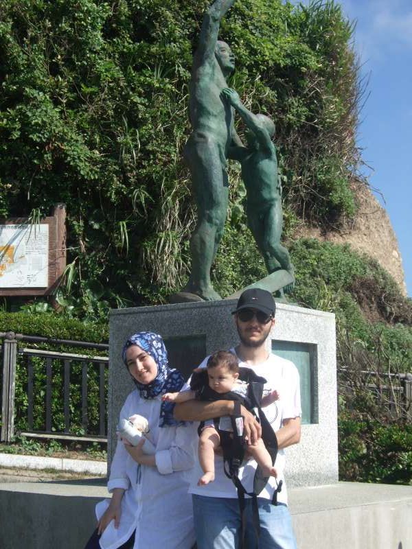 Kanagawa Private Tour - In the back of the statue is the vast ocean of Sagami Bay.