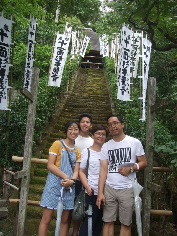 Kanagawa Private Tour - In front of the moss-covered staircase at Sugimoto Temple, the oldest Buddhist temple in Kamakura