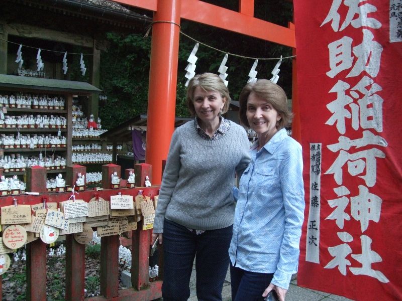 Kanagawa Private Tour - Amazed at  those so many small statues of white foxes at Sasuke Inari Shrine