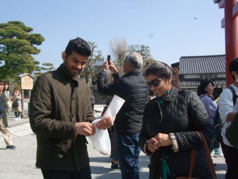 Kanagawa Private Tour - Gingko nuts sold on the approach were so good!