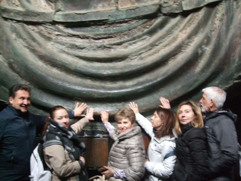 Kanagawa Private Tour - Touching the walls of inside Great Buddha brings you good luck!