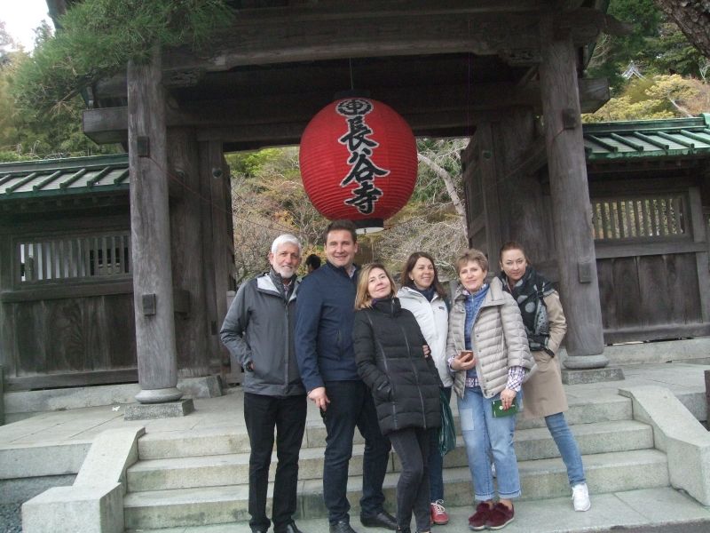 Kanagawa Private Tour - In front of the gate of Hase Temple