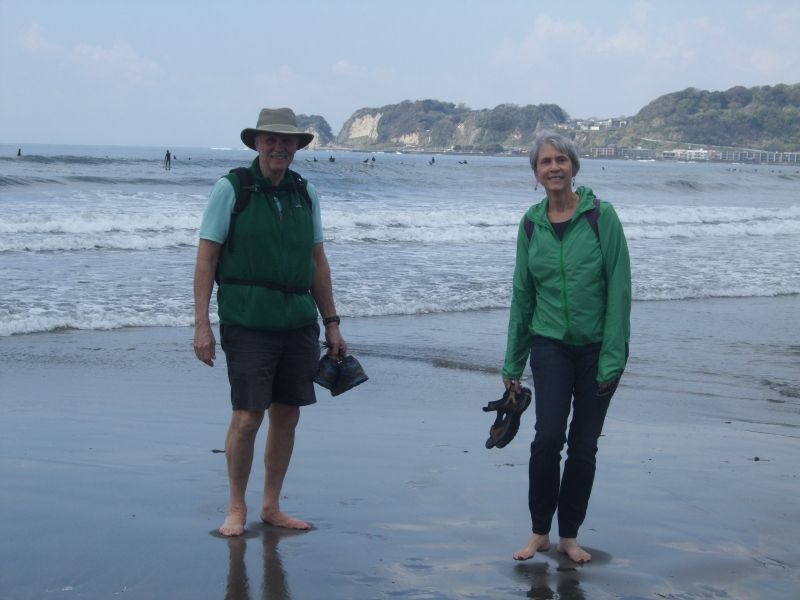 Kanagawa Private Tour - Enjoying beach walk at Zaimokuza Beach