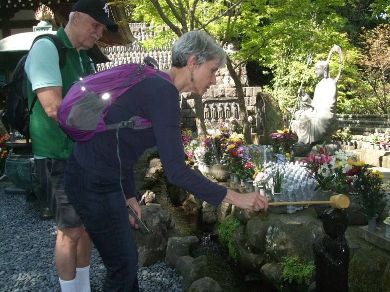 Kanagawa Private Tour - Water pouring Jizo takes your bad karma away.