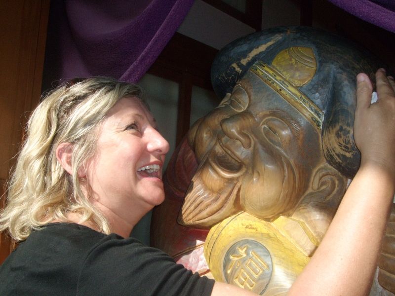 Kanagawa Private Tour - Giving Daikokuten, a happy god, a big hug for good luck