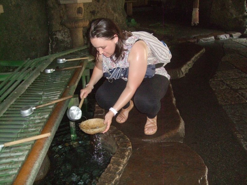 Kanagawa Private Tour - Purifying coins with sacred fountain water of Zeniarai Benten Shrine