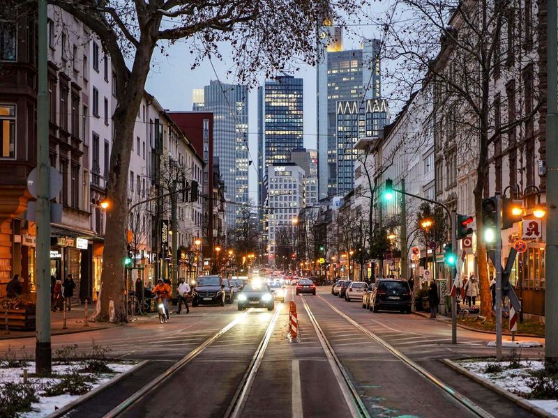 Frankfurt Private Tour - Shopping and skyline