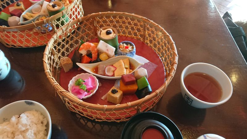 Tokyo Private Tour - Kaiseki lunch - simple, but aren't they pretty?