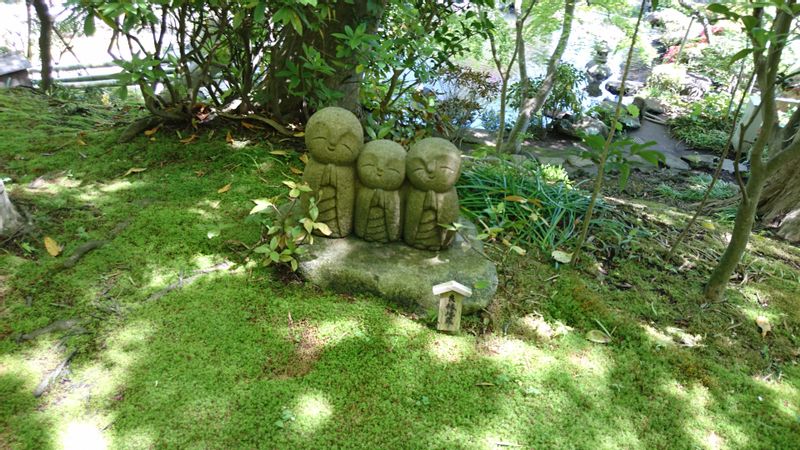 Tokyo Private Tour - Hasedera Temple: 'jizo', the cute little guardian gods