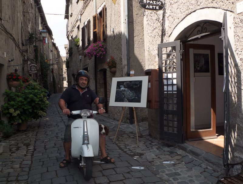 Umbria Private Tour - Bolsena old town