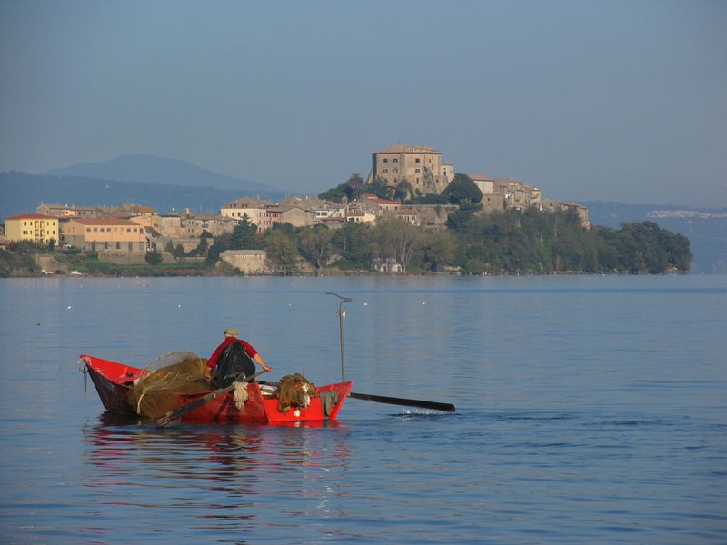 Umbria Private Tour - Lake Bolsena and fisherman