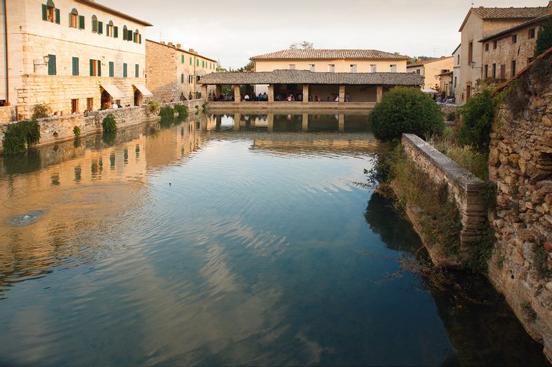 Umbria Private Tour - Bagno Vignoni, Tuscany - hot water in the piazza