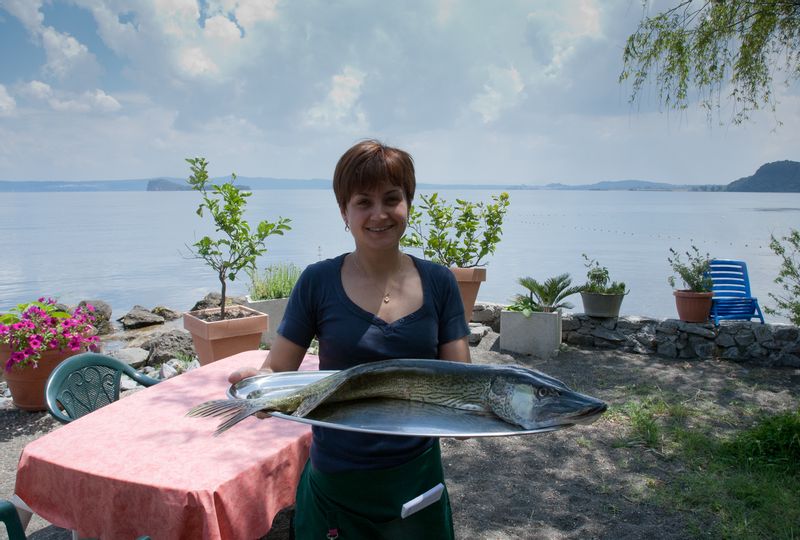 Umbria Private Tour - fish lunch on Lake Bolsena