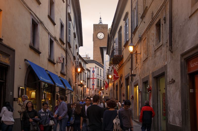 Umbria Private Tour - Orvieto: shops, cafés,  art & antiques  galleries