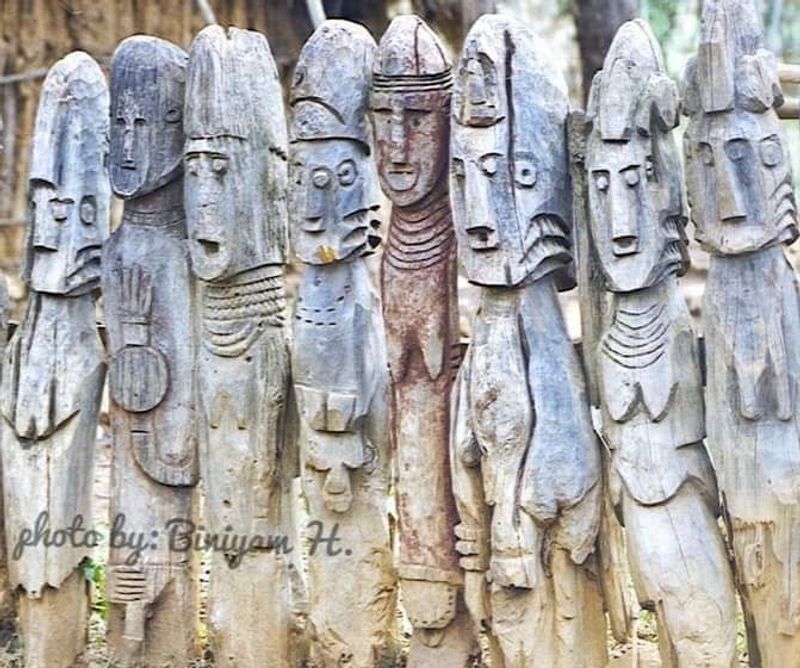 Addis Ababa Private Tour - Wooden statue or grave marks or Waqa/In Konso village