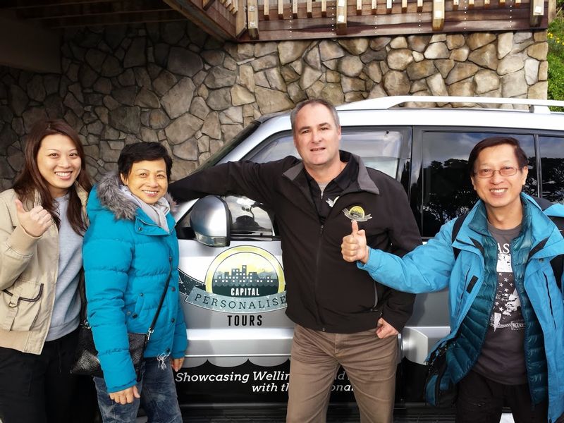 Wellington Private Tour - John with customers next to the 4WD