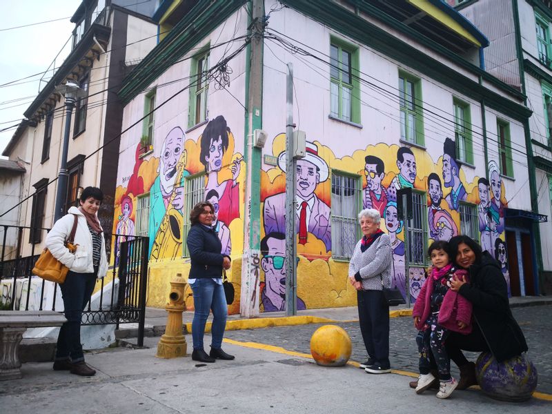 Santiago Private Tour - people in Valparaiso