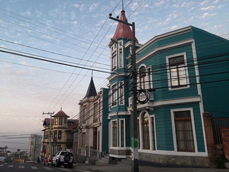 Santiago Private Tour - Victorian  housing in Valparaiso