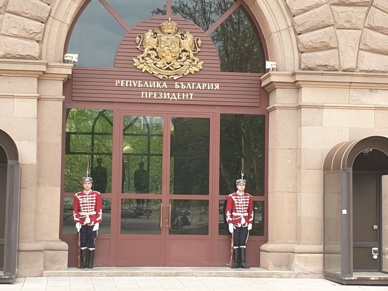 Sofia Private Tour - Changing guards in front of Presidential building