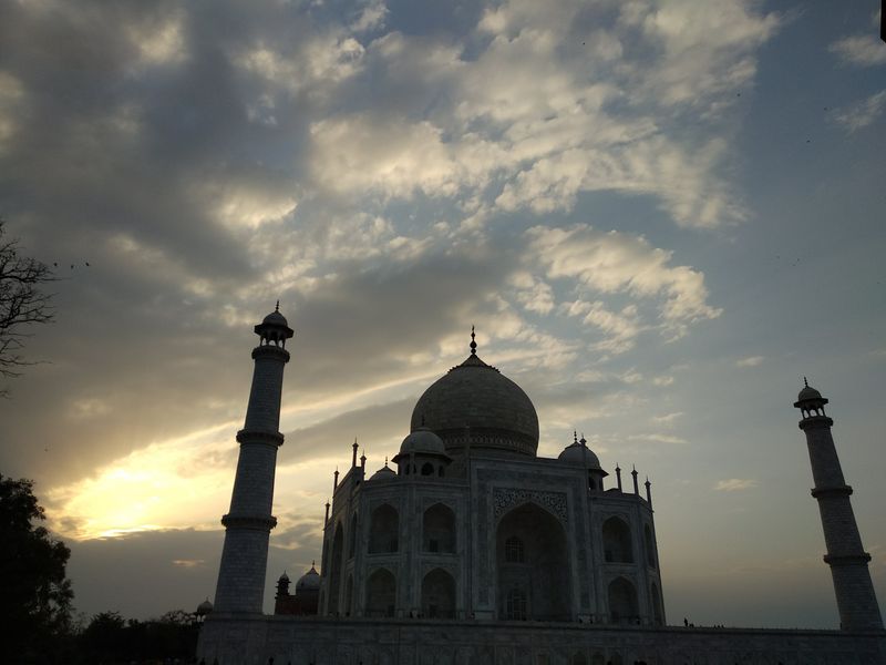 Agra Private Tour - Taj Mahal with beautiful clouds