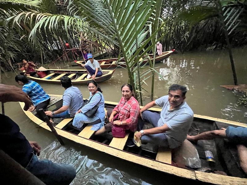 Hanoi Private Tour - customers in Mekong delta