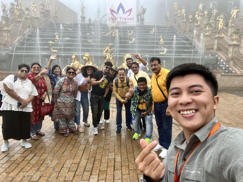 Hanoi Private Tour - customers in Ba Na hill